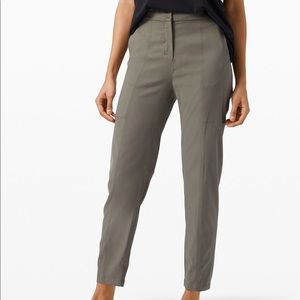 BRAND NEW LULULEMON DYNAMIC DAYS PANT